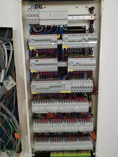 MLG ELEC à Paris