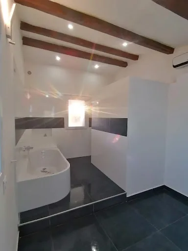 Artisan Carreleur,Plombier, Electricien Pose et rénovation Cuisine & Salle de bain ERNOUVEAU à Laroque
