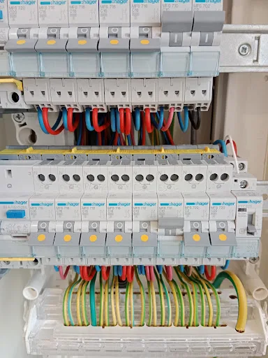 Artisan Electricien – Yann Velleine