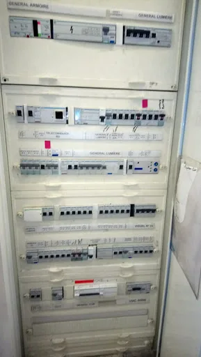 Cuoq Electricité: Électricité Climatisation Panneaux solaires à Saint-Étienne
