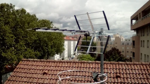 AEI SERVICES ( Antenne télévision TNT/ SATELLITE – Electricité – Interphone – Internet par satellite – IT Hardware )