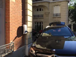 Electric Vehicle Charging Station à Montry