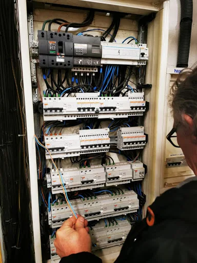 P.ROBERT artisan électricité générale
